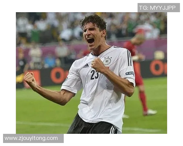 欧洲杯历史回顾与未来展望：从赛场荣耀到足球文化的全球影响